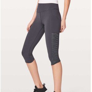 Lululemon Sharp Turns Crop 17" in Blue Tied Size 6